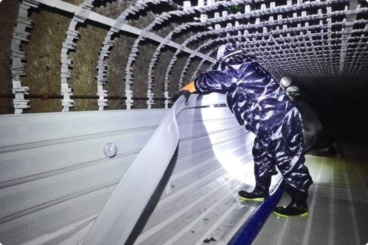 ストリング工法 施工中（パネル貼）